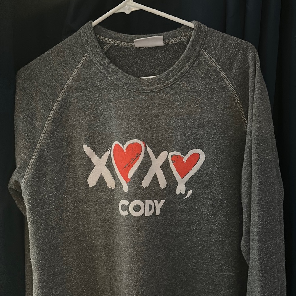 Xoxo Cody Sweatshirt large